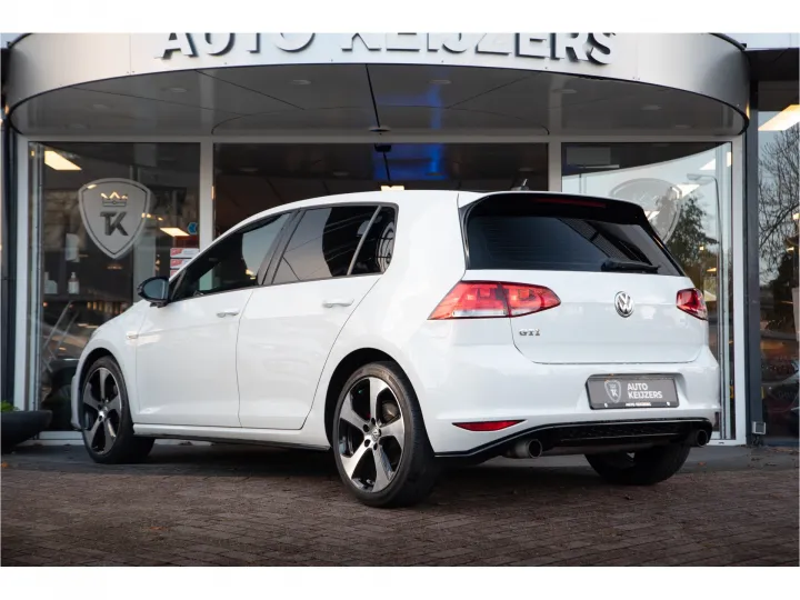 Volkswagen Golf 2.0 TSI GTI  Image 4